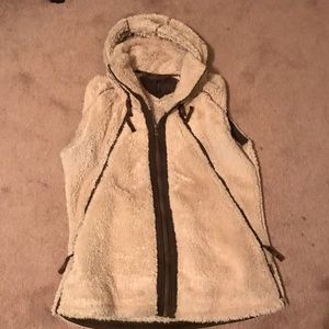 Kuhl tan sherpa & brown vest size L